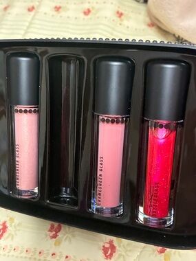 3 MAC Cosmetics OBJECTS OF AFFECTION HOLIDAY Lip gloss Cremesheen DAZZLEGLASS